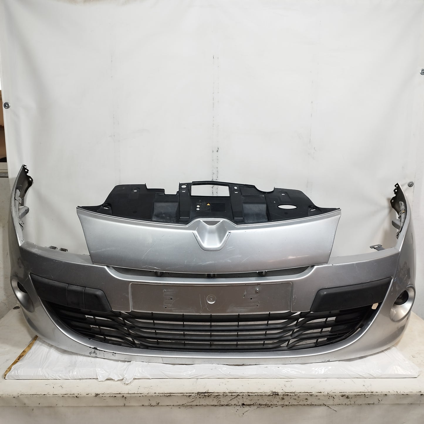 Paraurti anteriore grigio Renault Megane III 2008-2012ecoAC15193