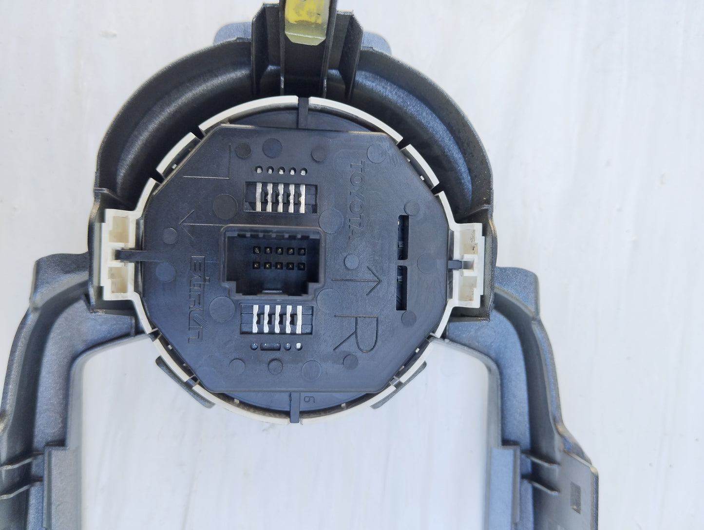 Toyota Yaris 2013 four-way arrow keypad complete with frame Cod. 839500D050-A ecoAG5315