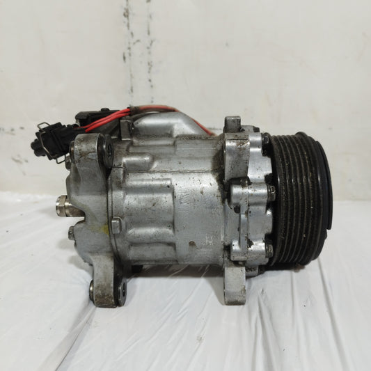 Compressore a / c Volkswagen Polo 1.4 B 2000 ecoAC15401