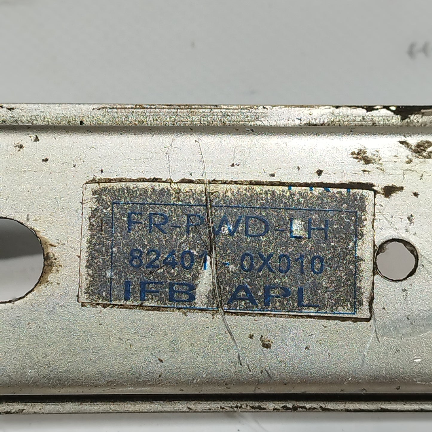 Gepäckträger vorne links Hyundai i10 2009 Code: 82401-0X010 ecoAC12386