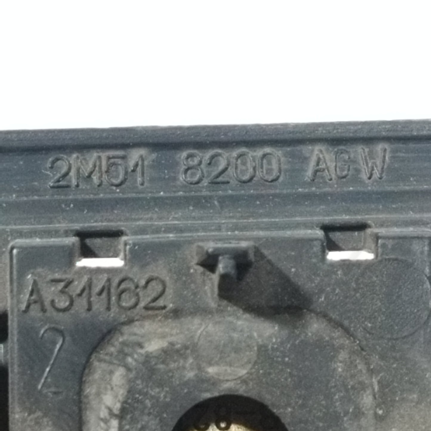 Ford Focus 2004 Zentralgrill Code: 2M518200AGW ecoAC12046