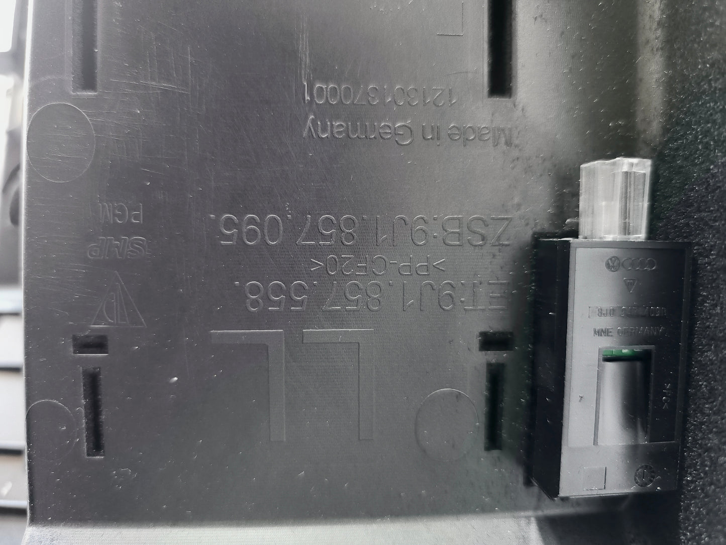 Cassetto portaoggetti Porsche Taycan anno 2024 Codice: 9J1857558 ecoAG6705