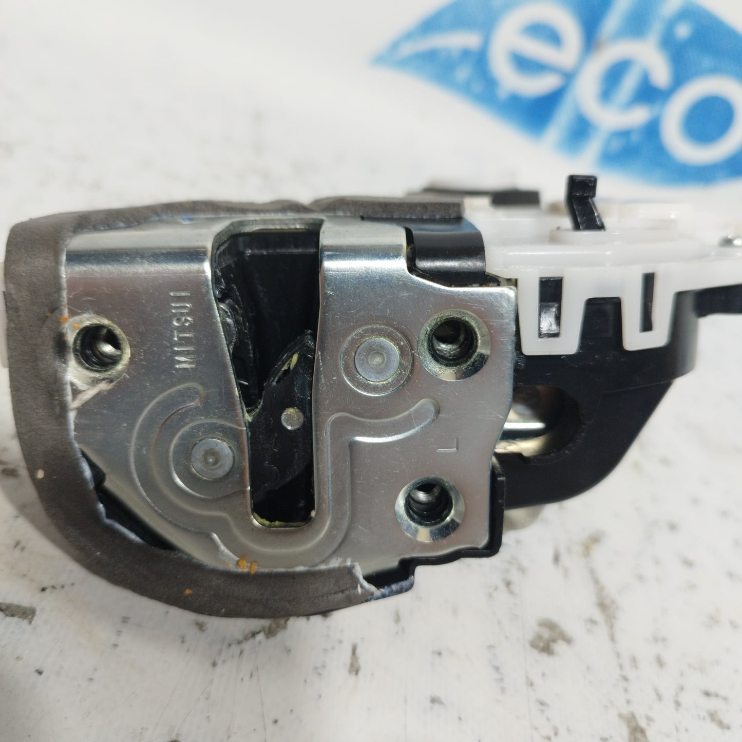 Rear Left Lock Toyota Yaris 2014 ecoAC8826