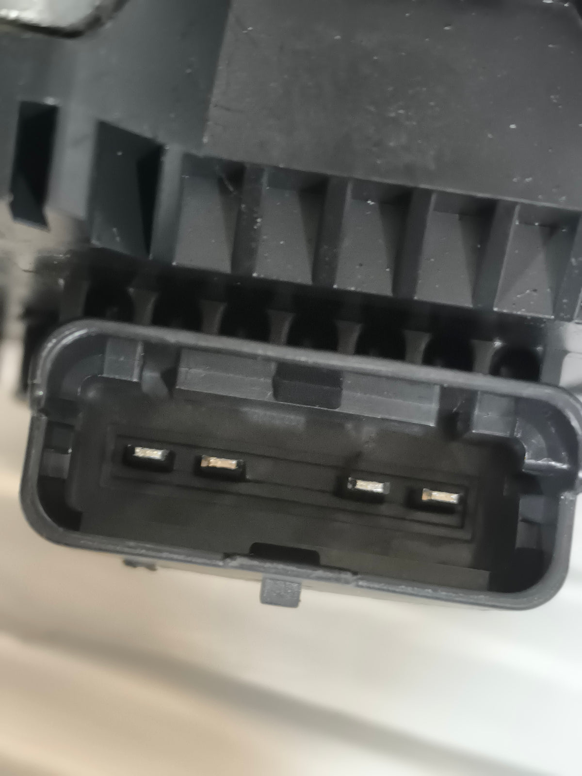 Motorino tergicristalli anteriore dx 4 pin Peugeot 5008 I anno 2009-2017 cod: 1397220577 ecoAG9765