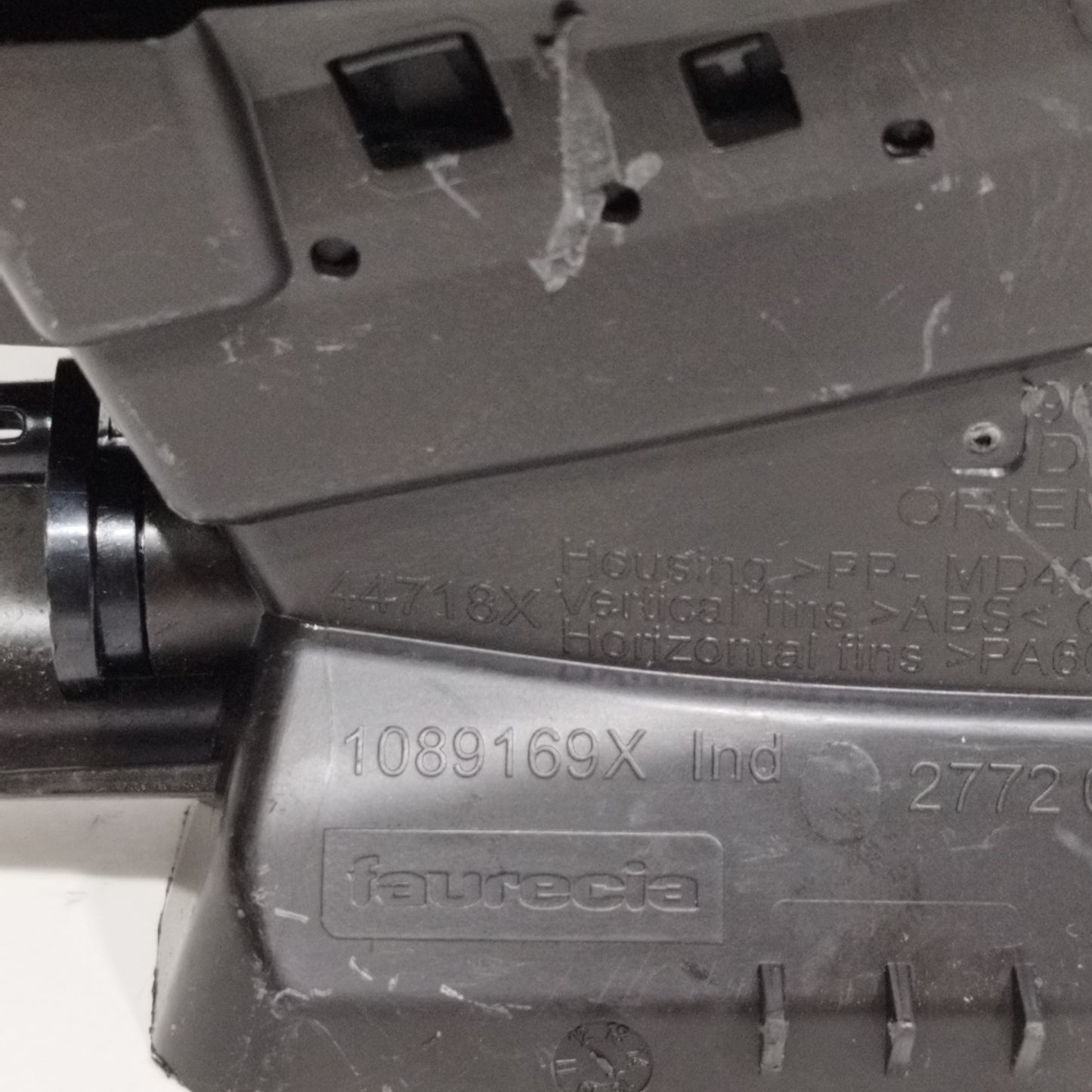 Front right A/C vent Peugeot 208 2013 Code: 1089169X ecoAC8674