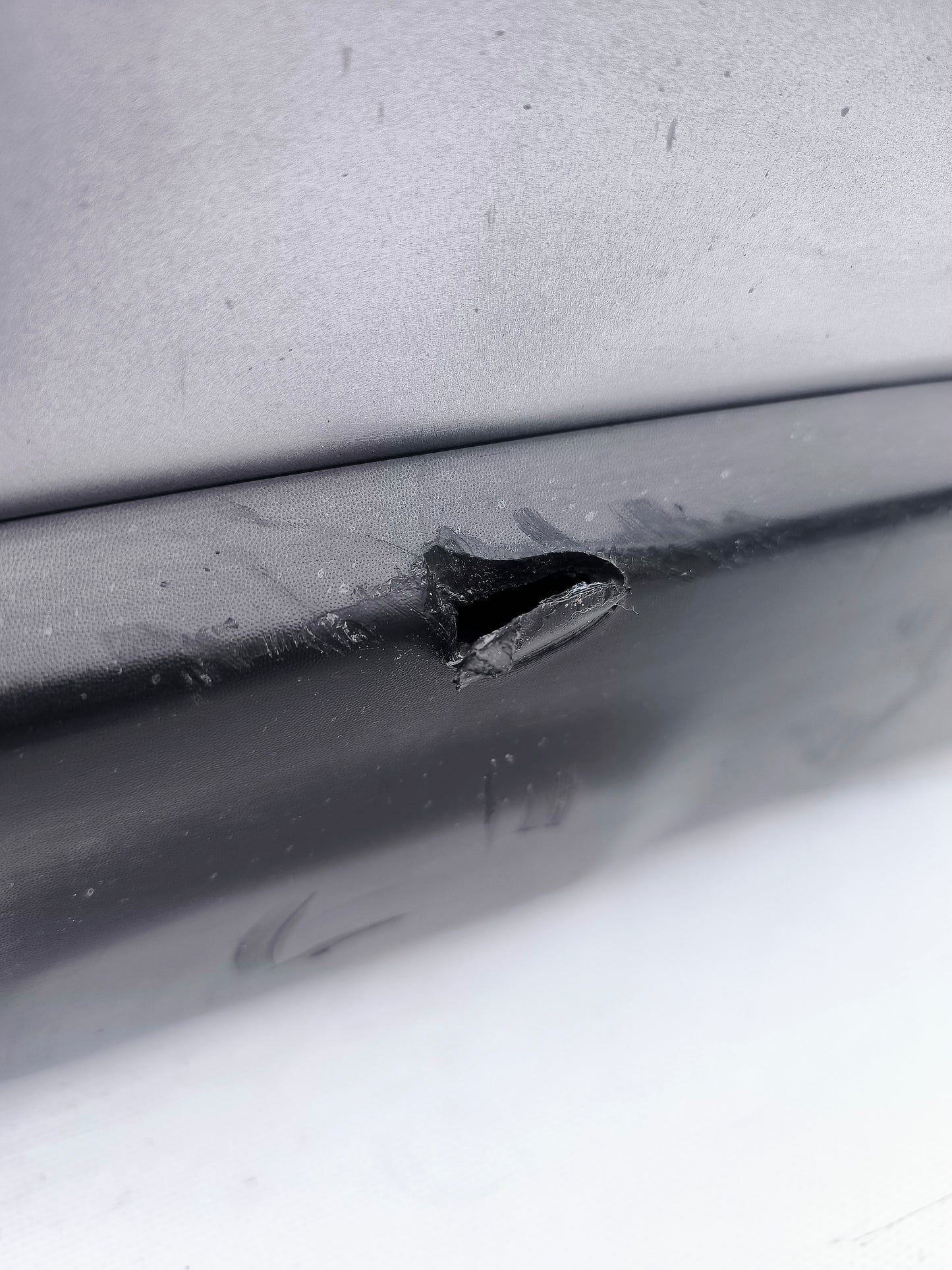 Front left door Honda cr-v year 2007 gray has a dent and some scratches and chipped lower plastic panel ecoAG6978