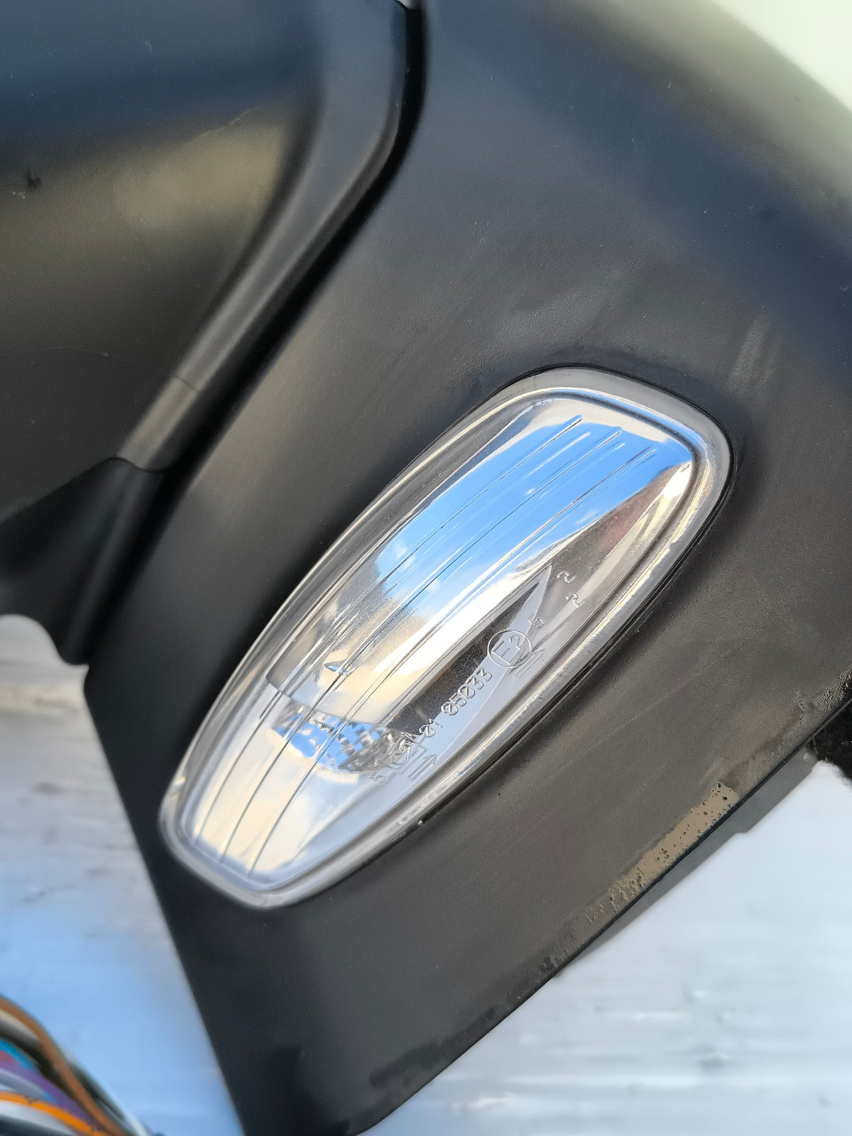 Elektrischer rechter Außenspiegel, 11-adrig, 2-polig, Peugeot 3008, Baujahr 2012, Code e20208199 ecoAG7611, mit Kratzern