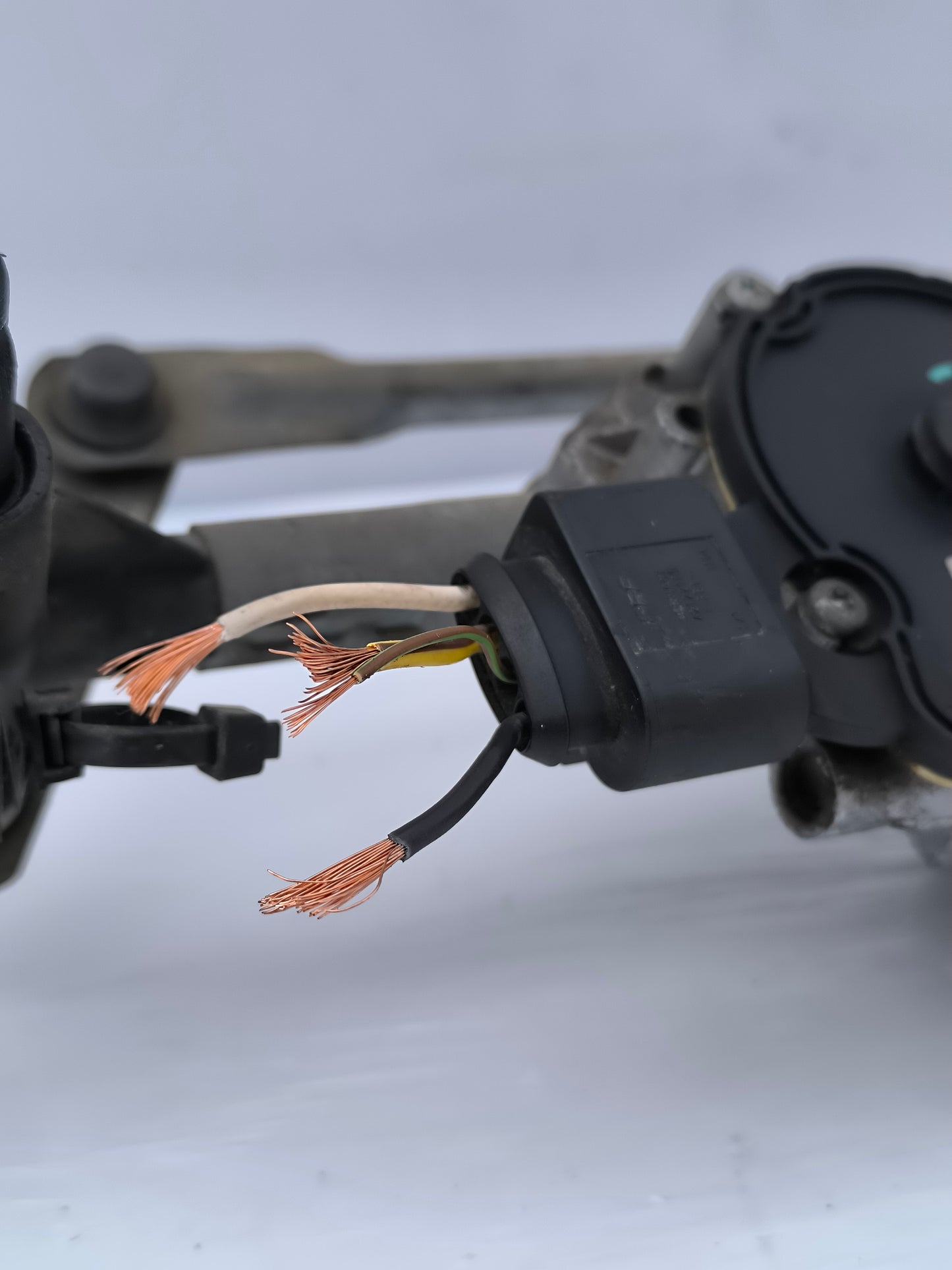 Scheibenwischermotor vorne Opel Adam Baujahr 2014 Code 13354342 ecoAG6857