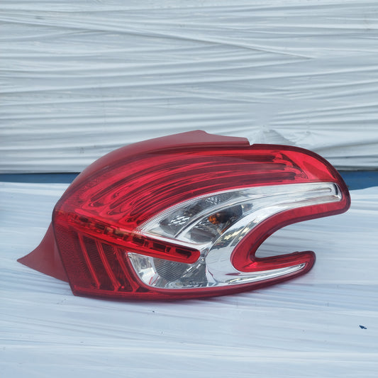 Fanale posteriore dx Peugeot 208 I (CA / CC) 2012-2015 cod: 9672628380-02 ecoDM200