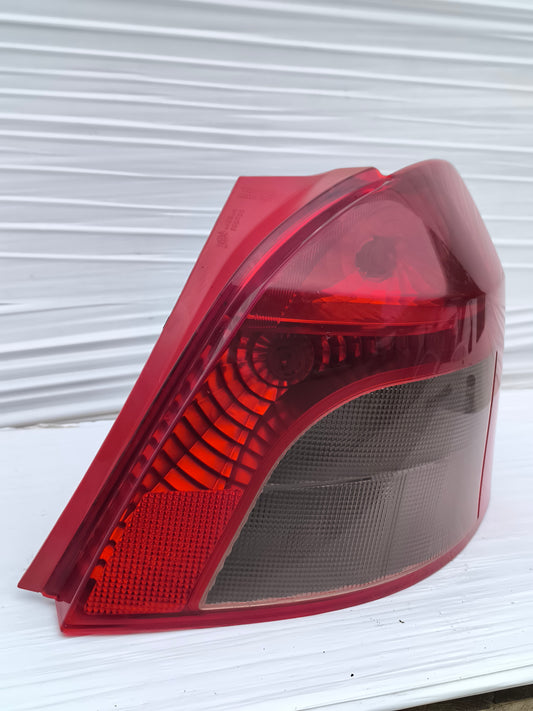 Fanale posteriore dx Toyota Yaris II (XP90) anno 2006-2009 ecoAG8389