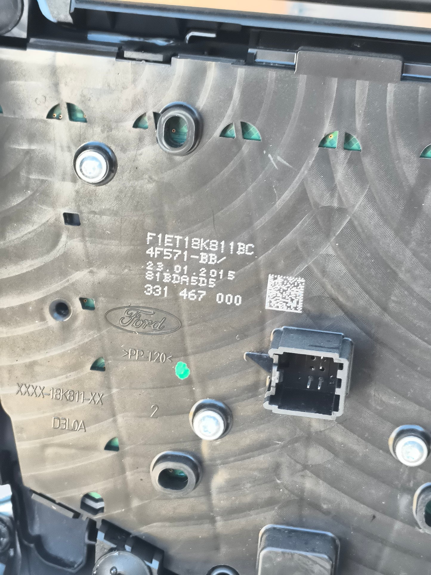 Komplettes Autoradio-Bedienfeld für Ford Focus, Baujahr 2015, Code 4F571-BB ecoAG7405, Rahmen leicht verfärbt