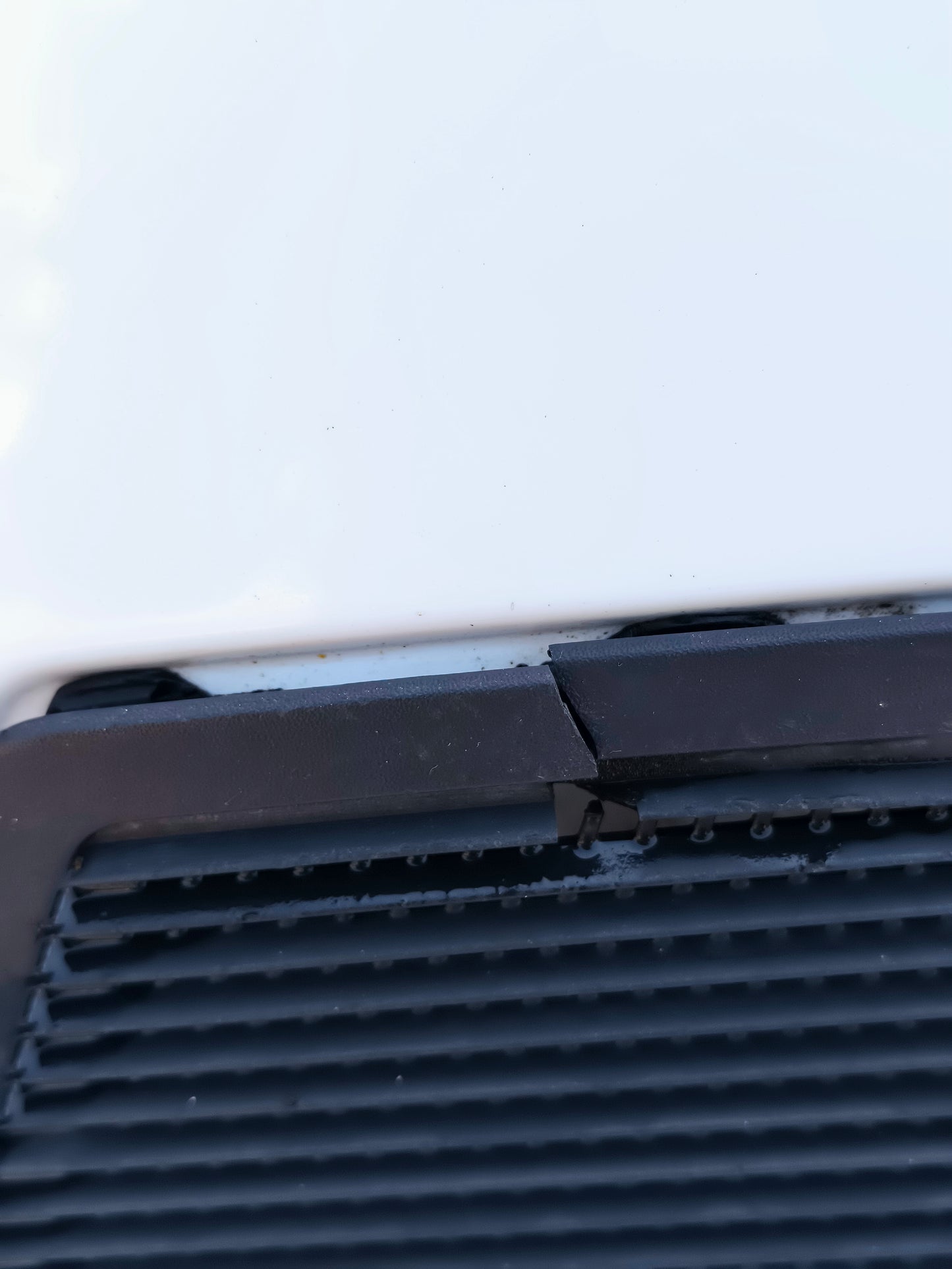 Renault Trafic weiße Motorhaube Baujahr 2007 ecoAG7158