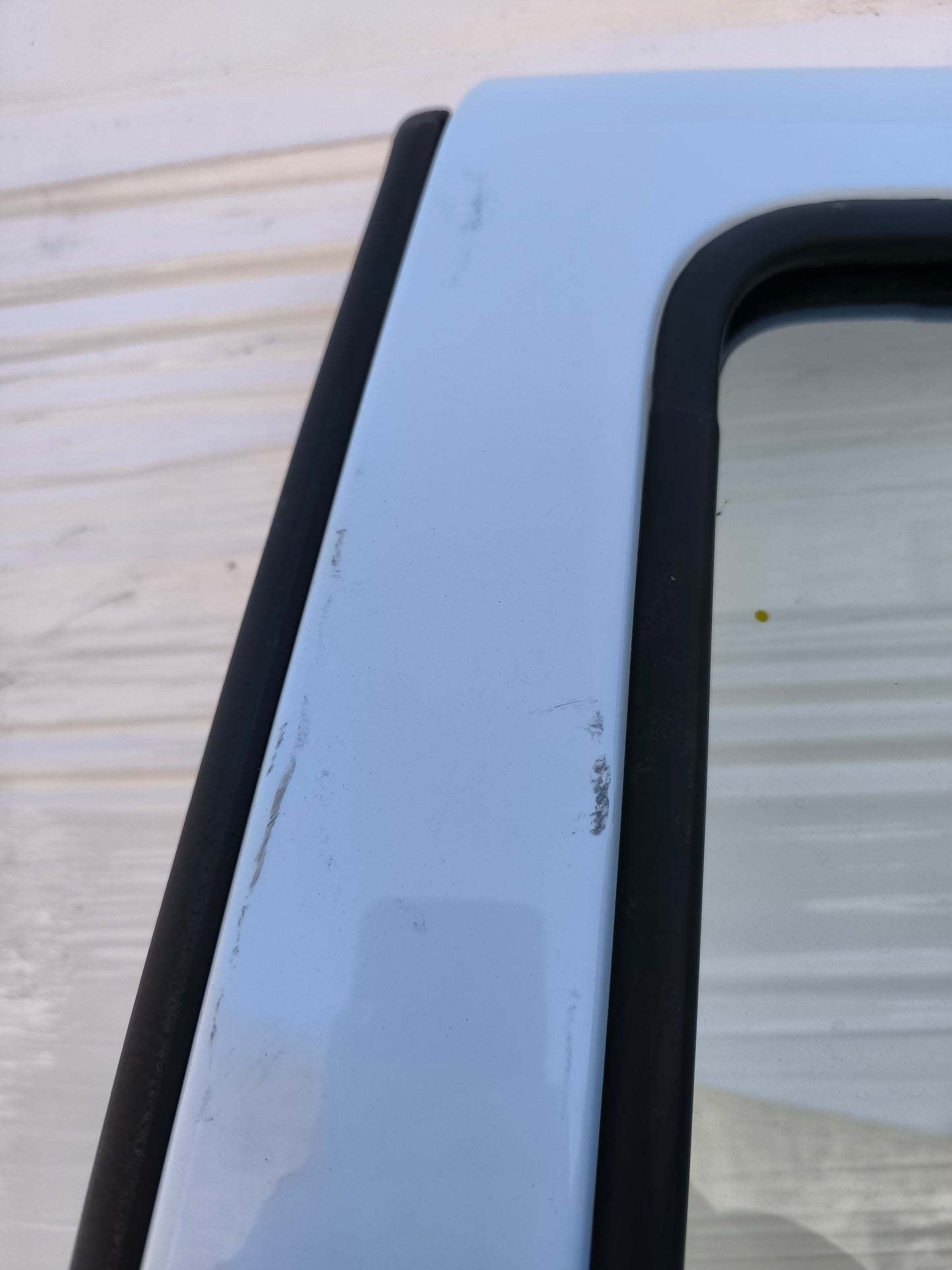 Sportello posteriore sx bianco Dacia Duster I ( HS) anno 2010-2017 ecoAG8048