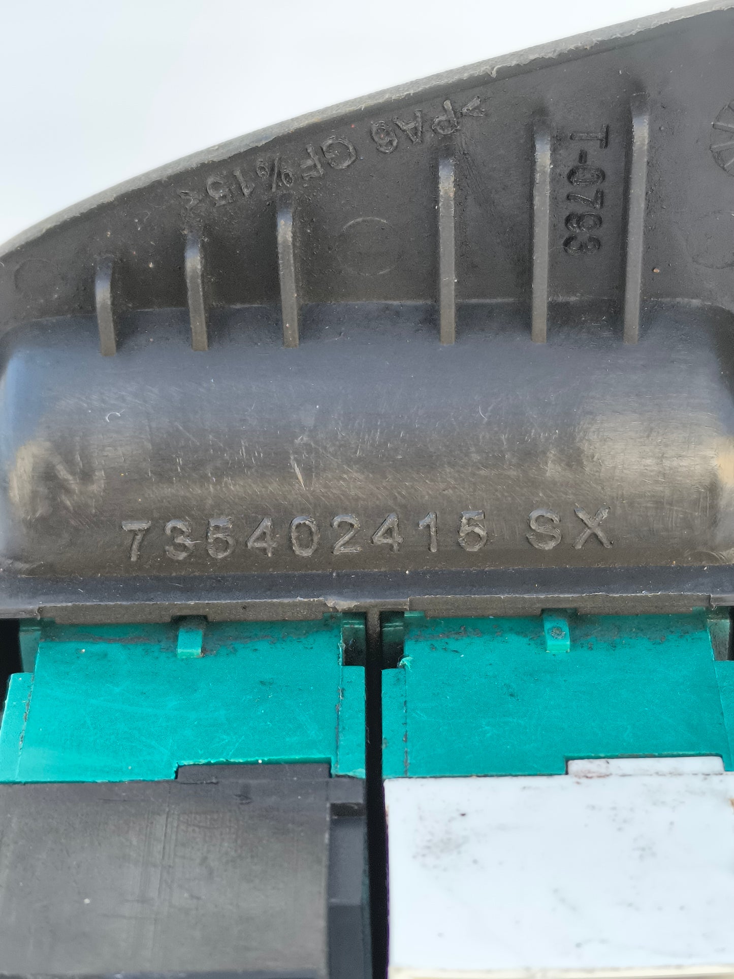 Pulsantiera alzacristalli anteriore sx Fiat Doblò anno 2007 Cod: 735402415 ecoAG7719