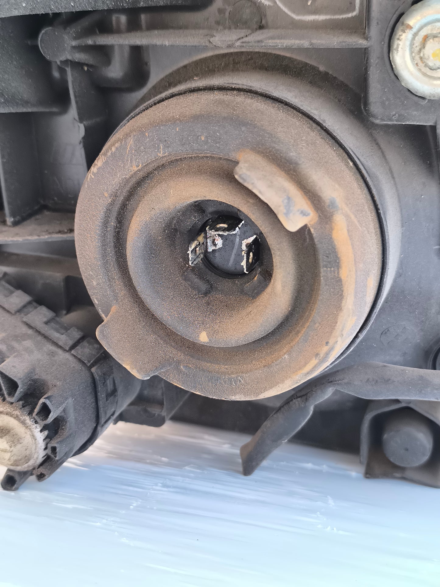 Fanale anteriore sx Nissan Pixo (UA0) anno 2009-2013 ecoAG8378