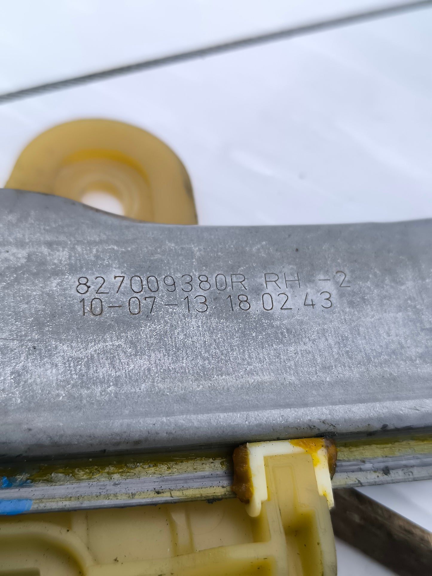 Gepäckträger hinten rechts Renault Captur Baujahr 2014 Teilenummer 827009380R ecoAG6936