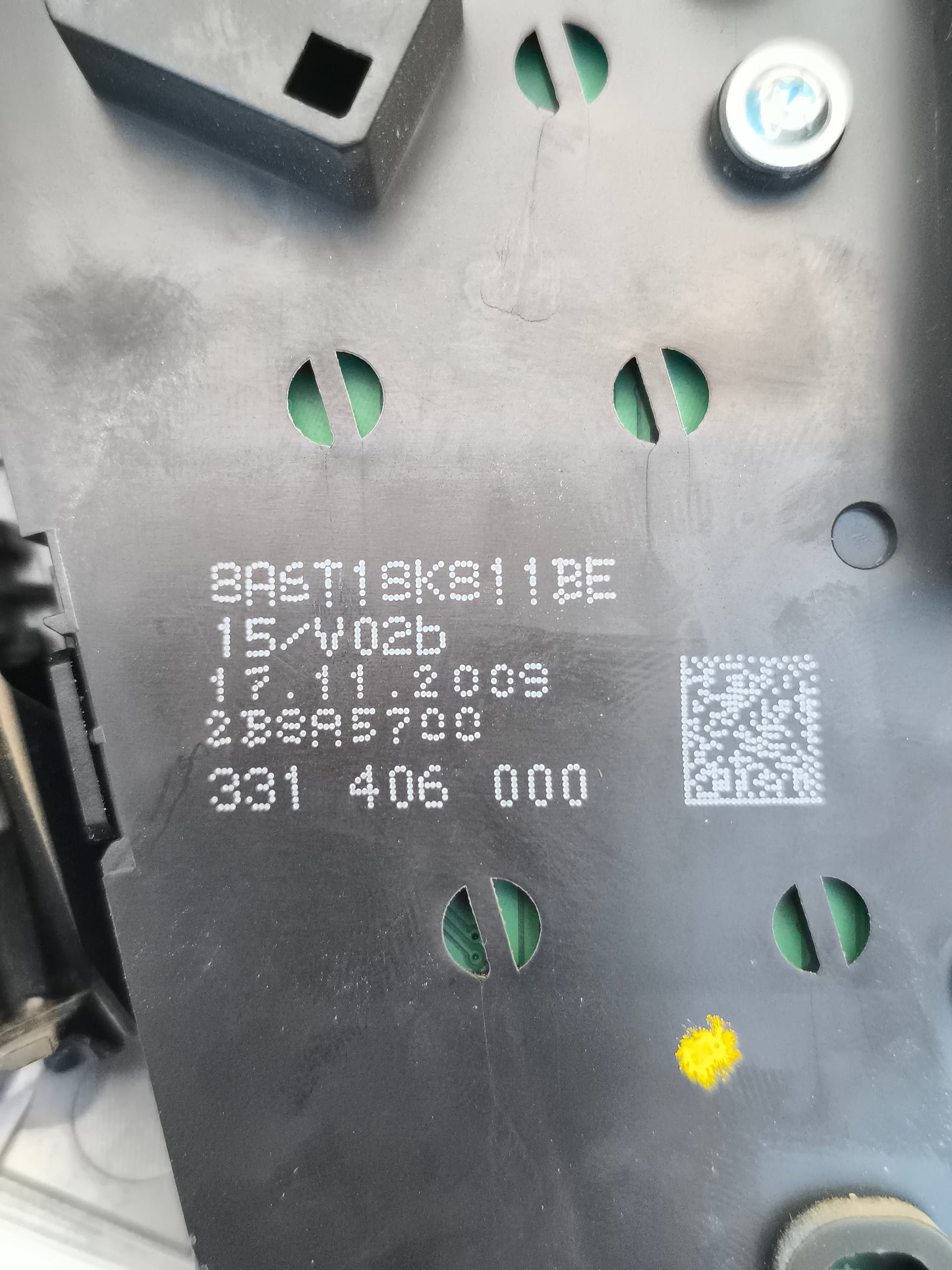 Ford Fiesta 2009 Autoradio-Bedienfeld, Code 8A6T18K811BE ecoAG7621, weist leichte Kratzer und 2 abgebrochene Clips auf.
