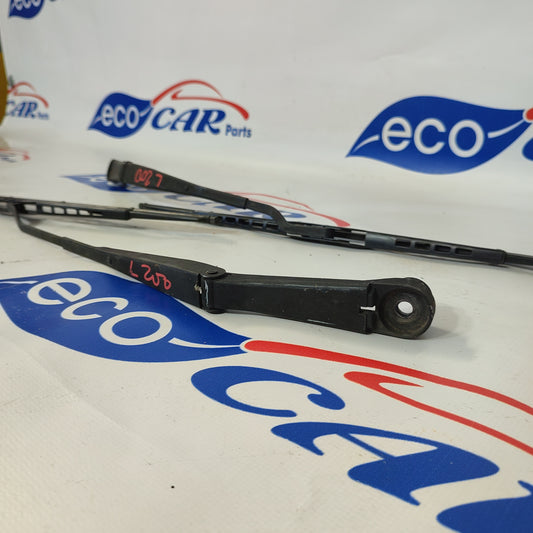 Mitsubishi L200 2001 ecoAG493 Frontscheibenwischerarme