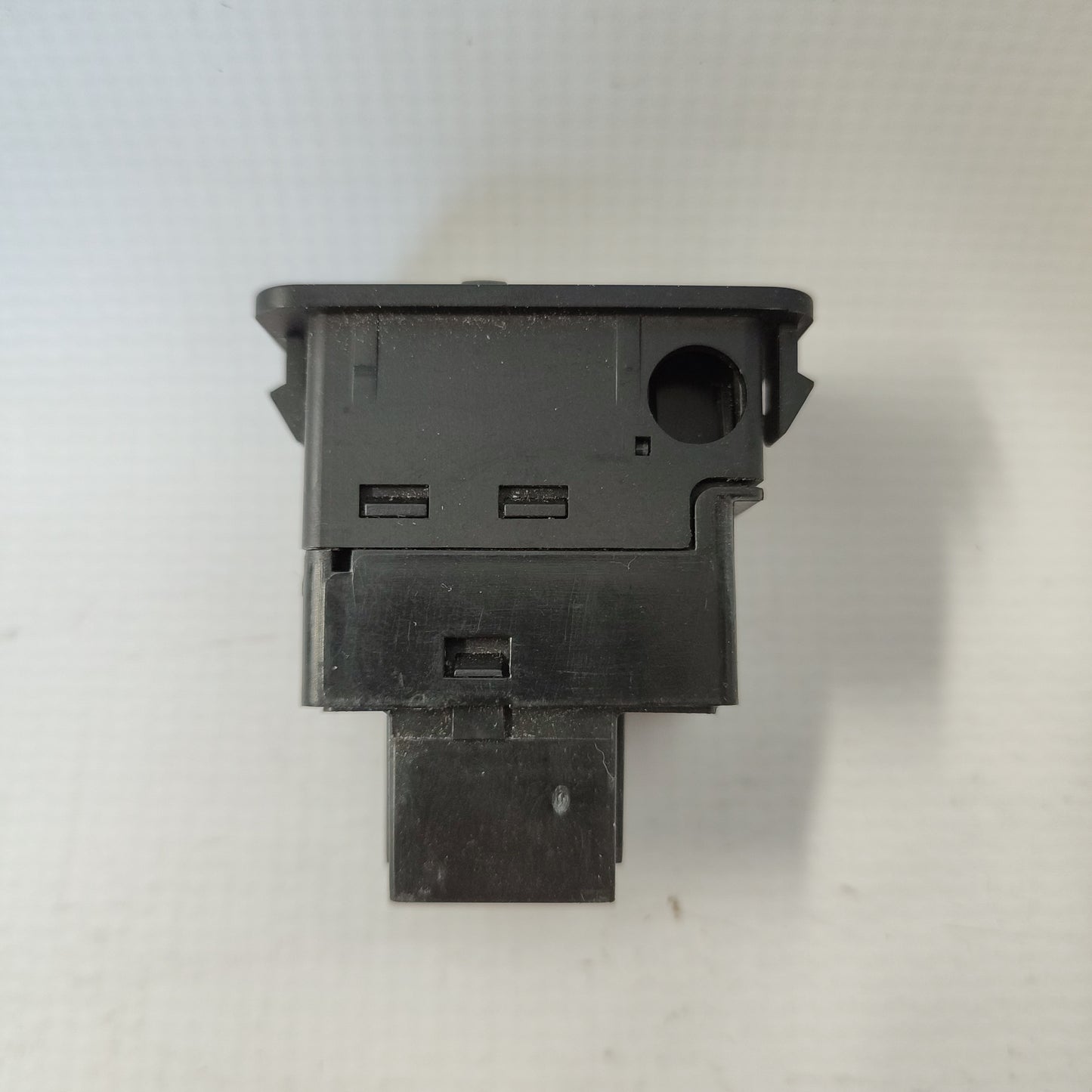 Mitsubishi L200 ecoAG502 headlight tilt control button panel