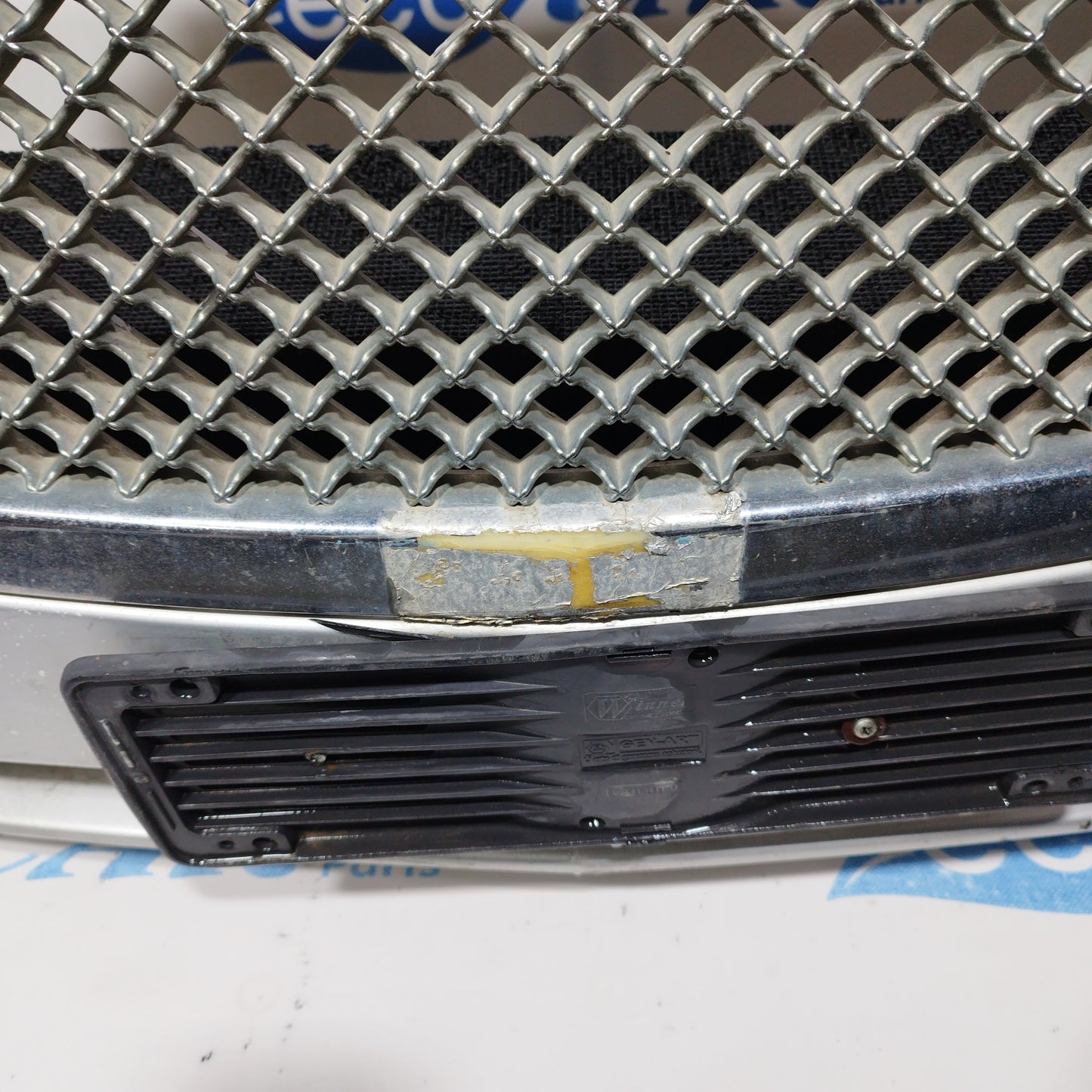 2009 Chrysler 300C ecoAC1659 Silbergraue Frontstoßstange