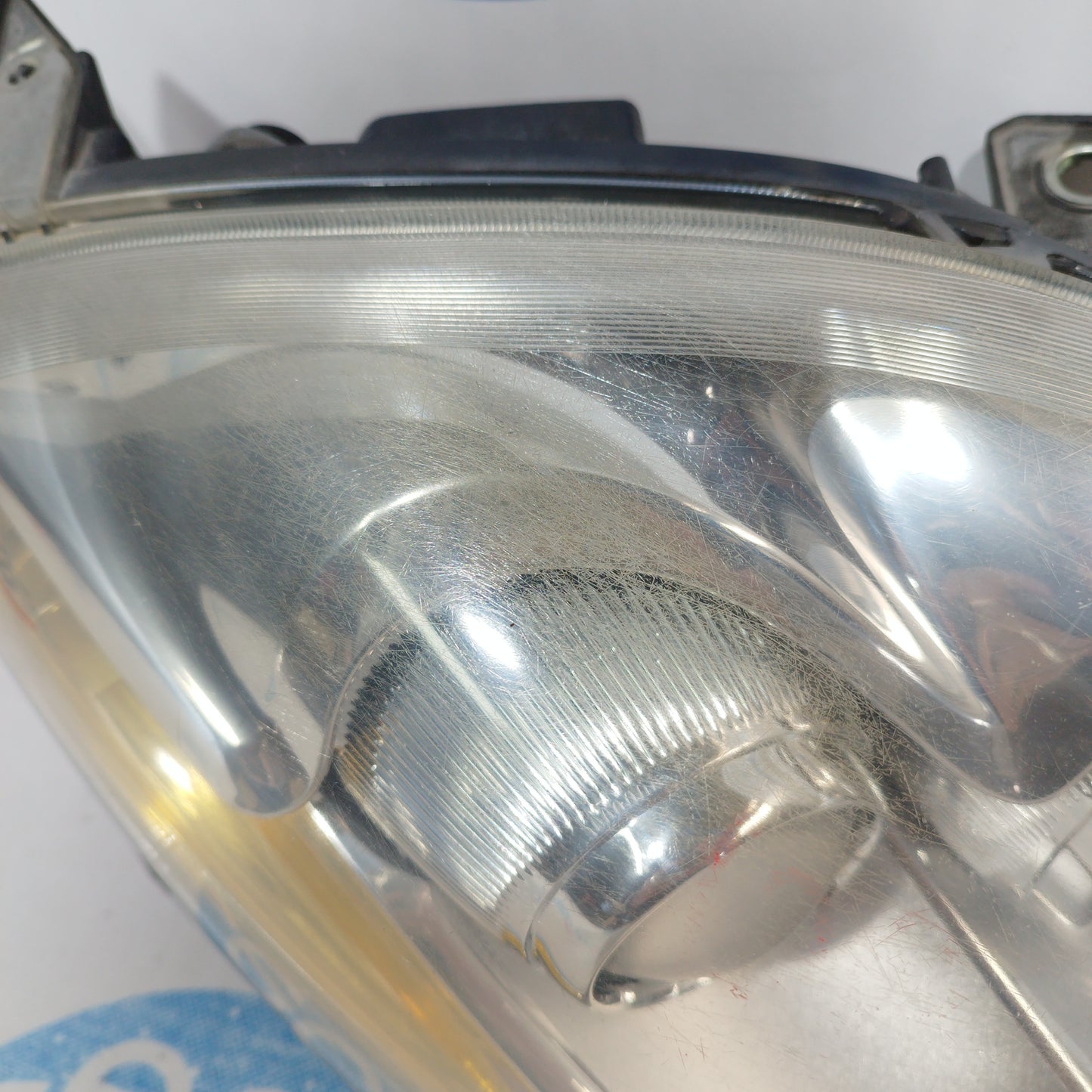Fanale anteriore dx Fiat Bravo 2008 fondo chiaro freccia gialla ecoAC2674