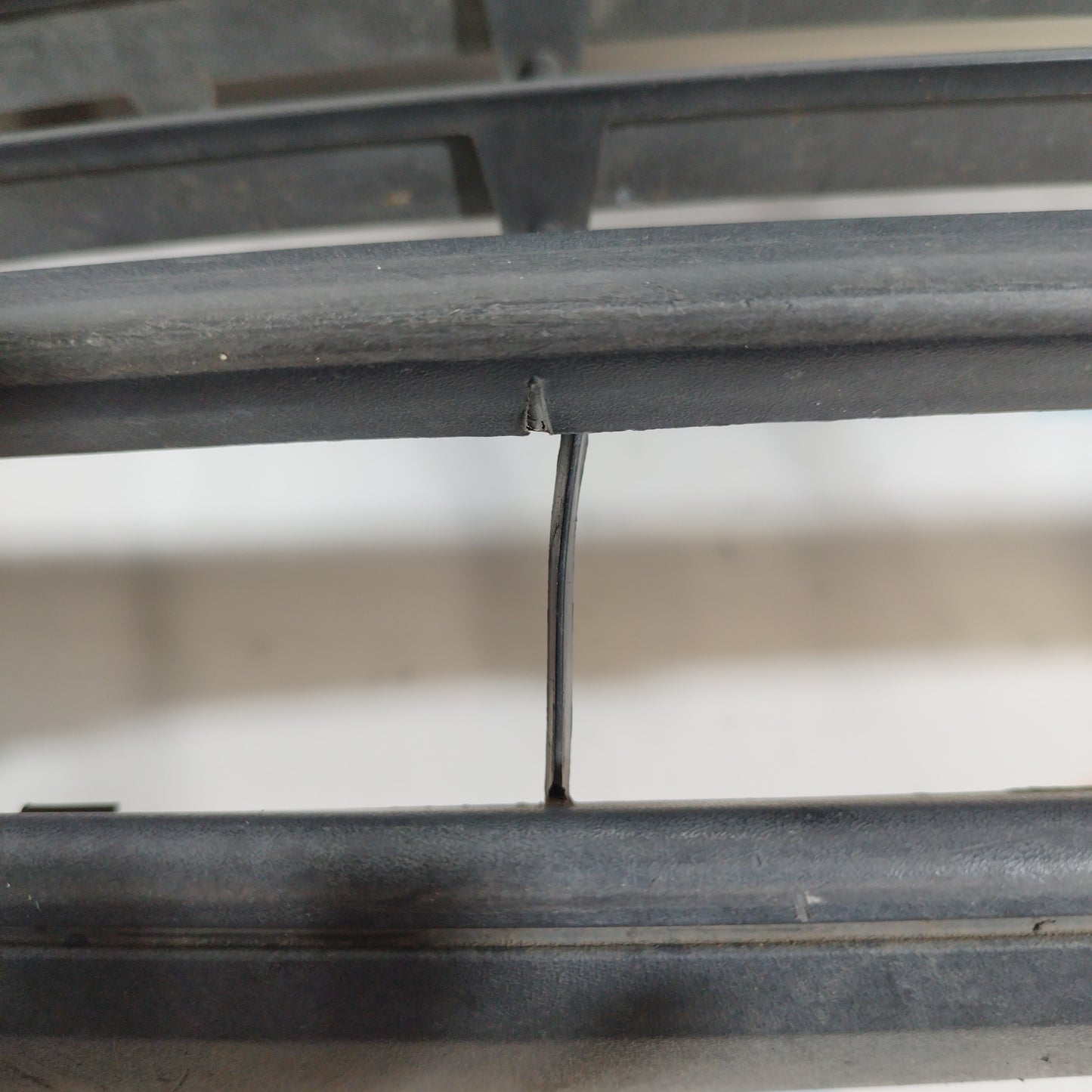 Medium gray front bumper Ford C-max 2006 ecoAC3013