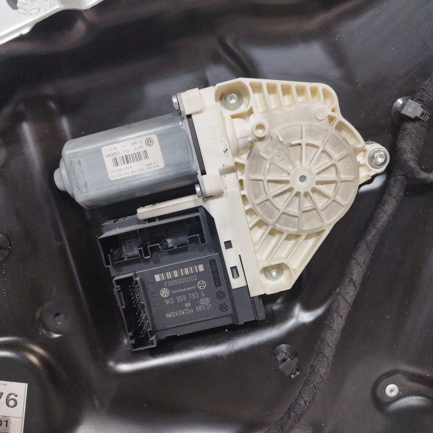 Left front panel rack Volkswagen Passat 2009 code 3c1837755G ecoAC3091