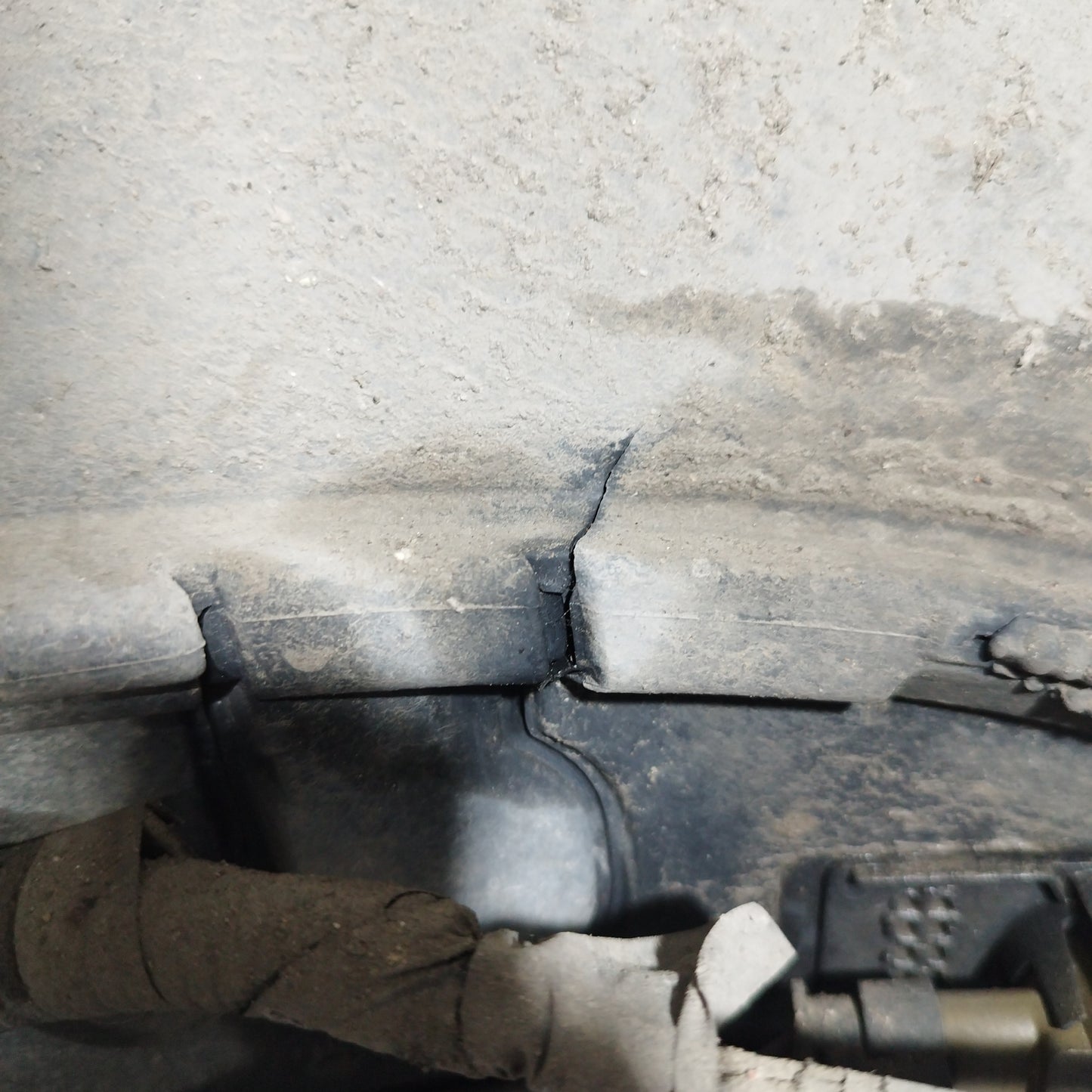 Rear bumper Ebony Black color Jaguar F-Pace 2017 code hk83-17d781-aa ecoac3234