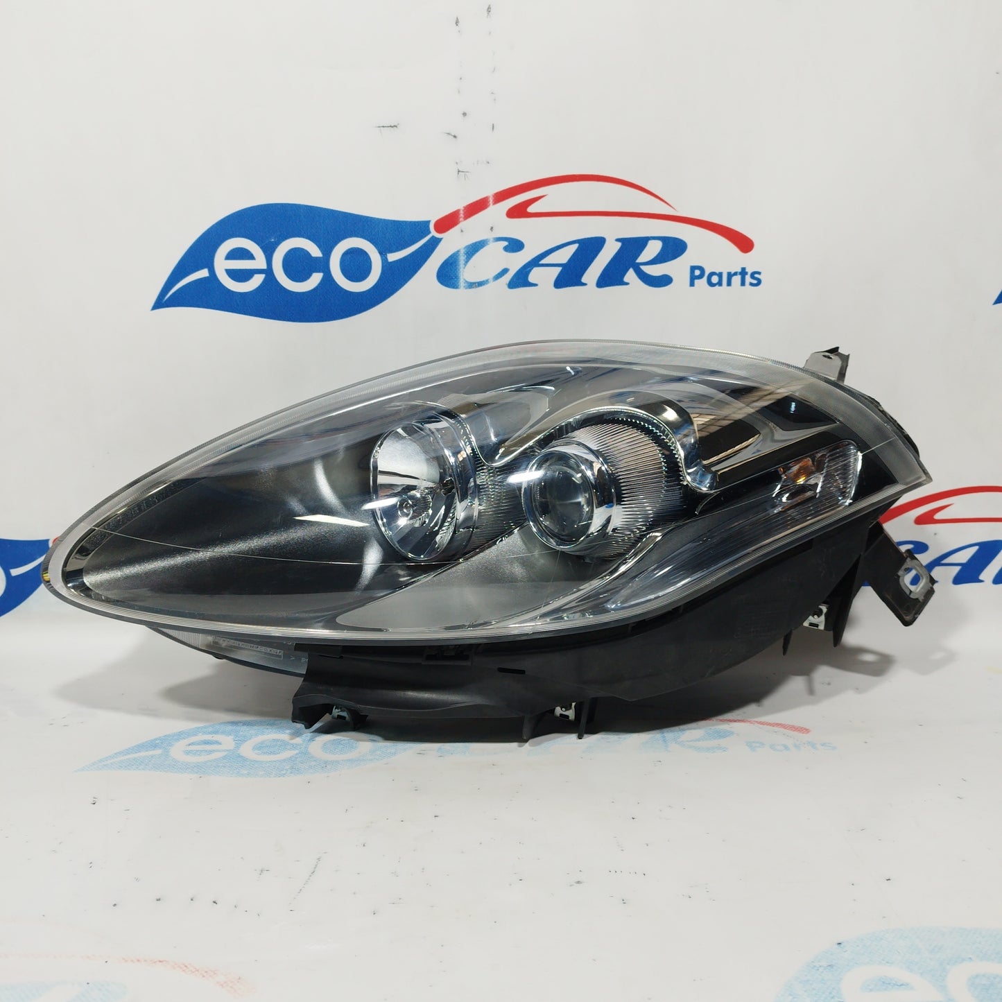 Fanale anteriore sx Fiat Bravo 2010 fondo scuro freccia bianca ecoAC3290