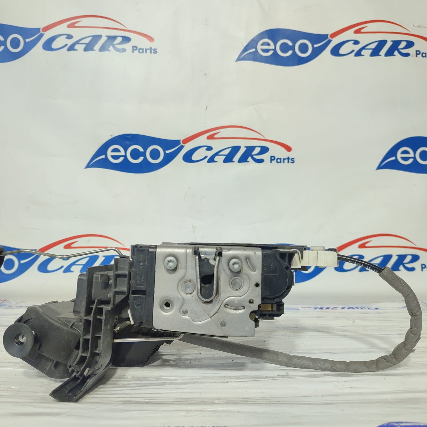 Left front lock Mercedes GLA/Class A 2014 4 pin code: a1667200135 ecoAG1519