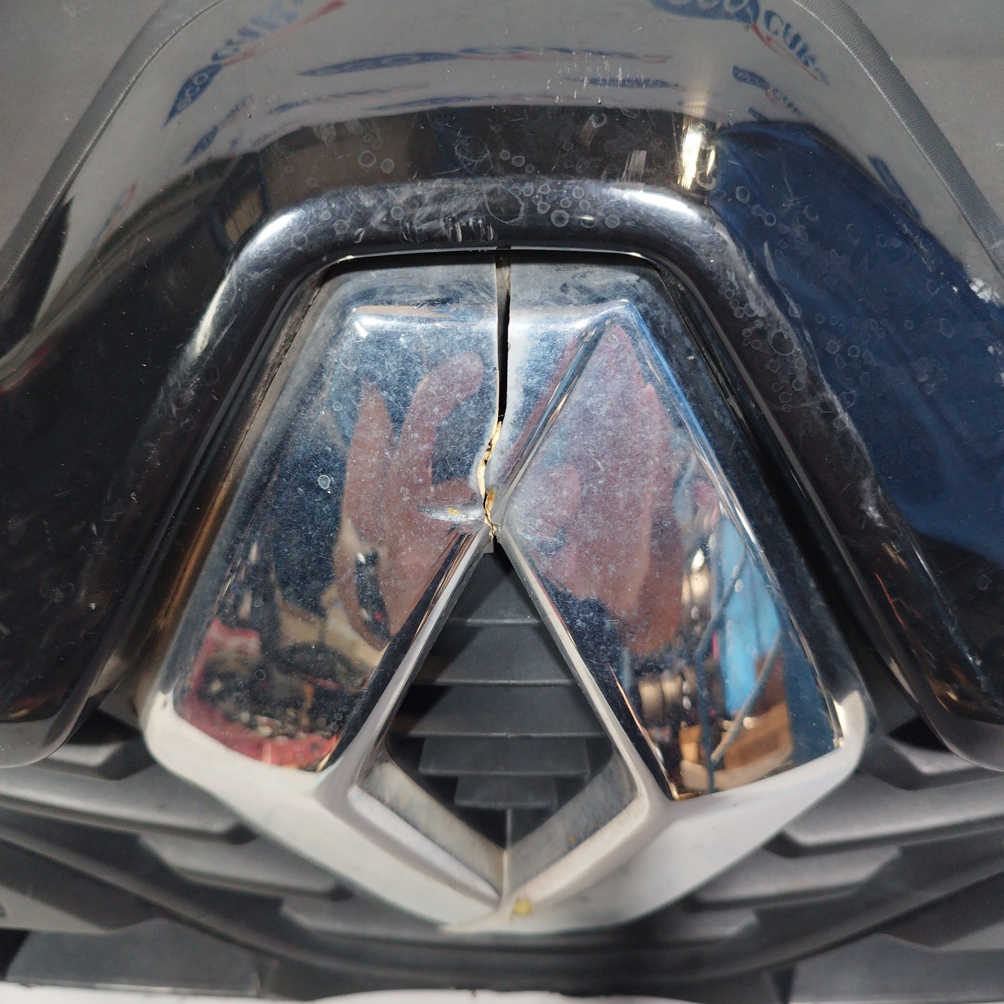 Black front mask Renault Clio 2016 code: 622562397R ecoAC3778