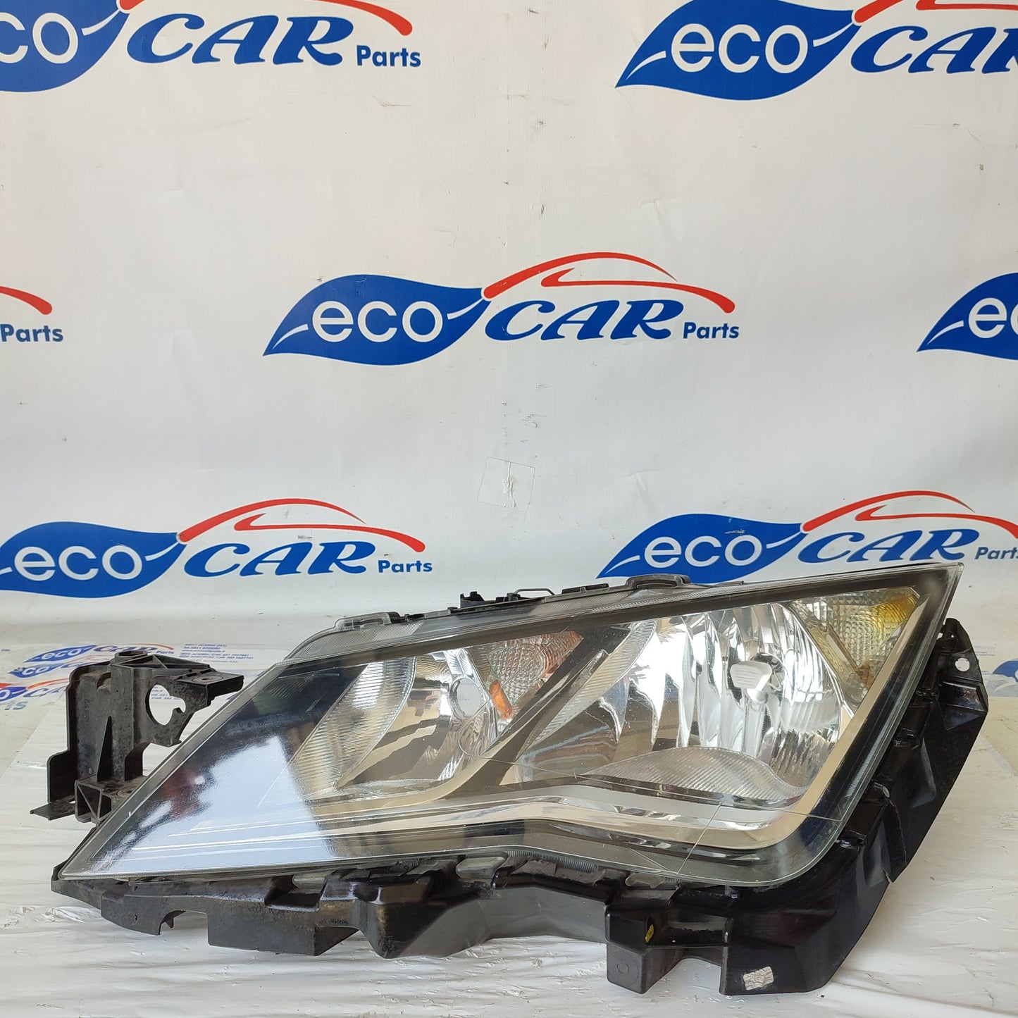 Fanale anteriore sx Seat Leon 2015 ecoAG1833