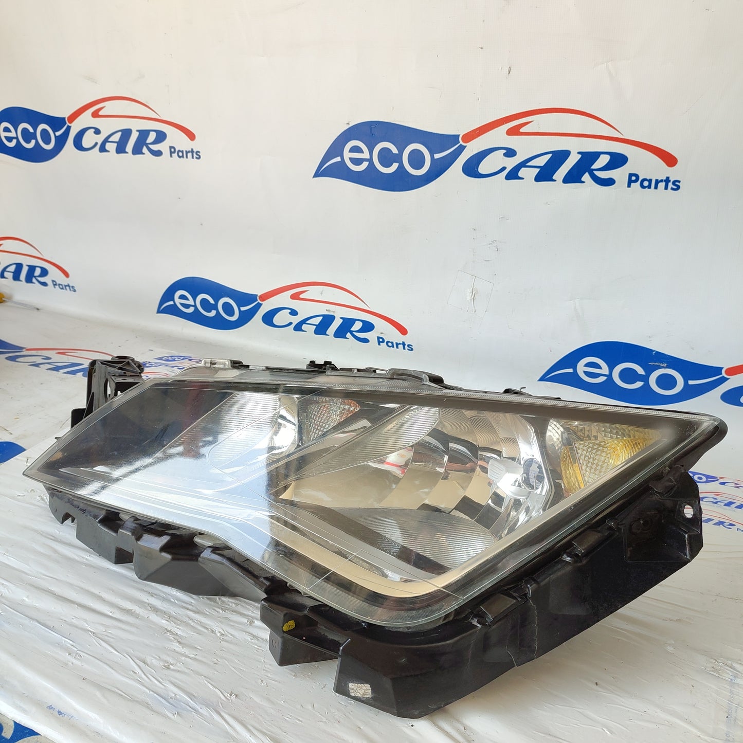 Fanale anteriore sx Seat Leon 2015 ecoAG1833