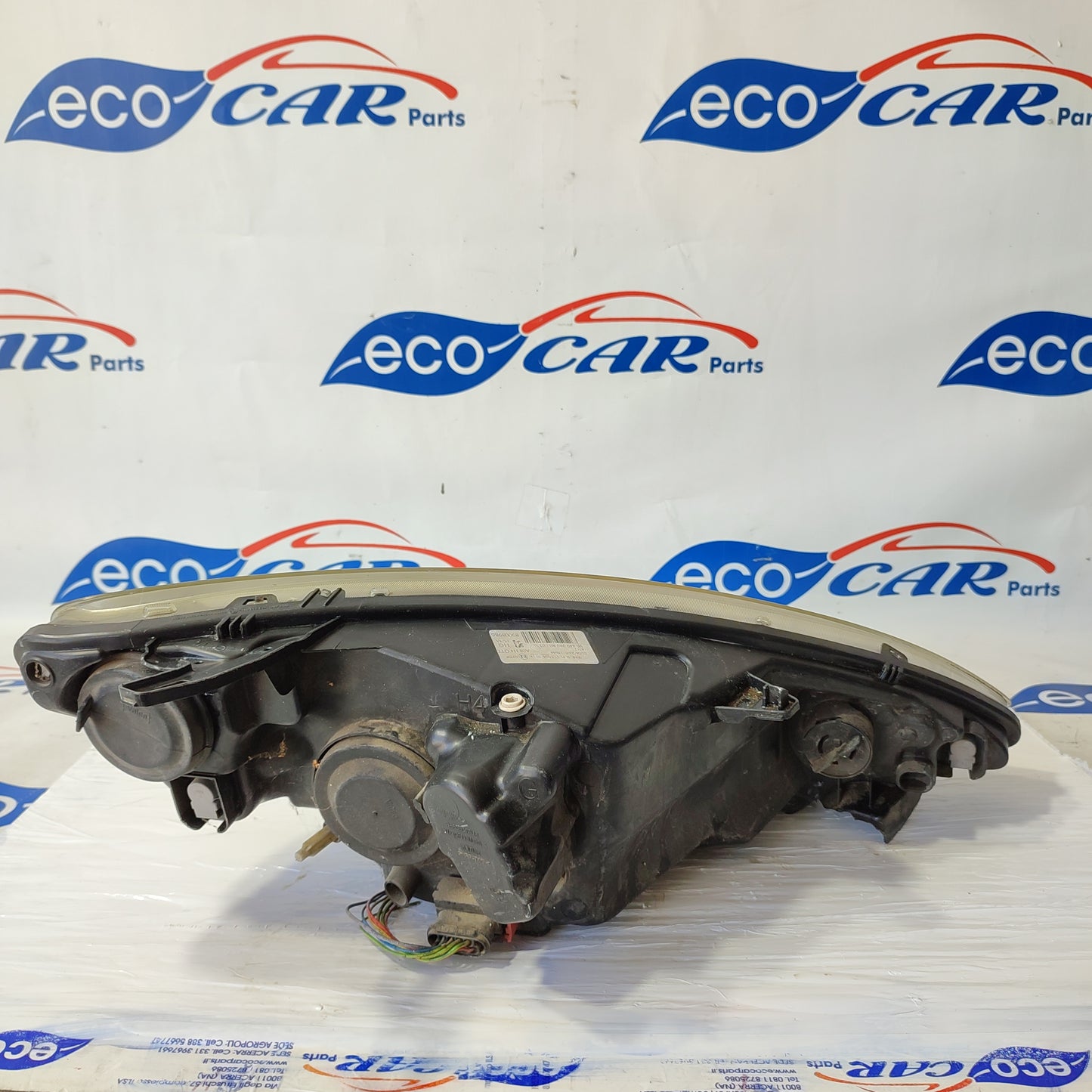 Left front light Peugeot 1007 dark background ecoAG2005