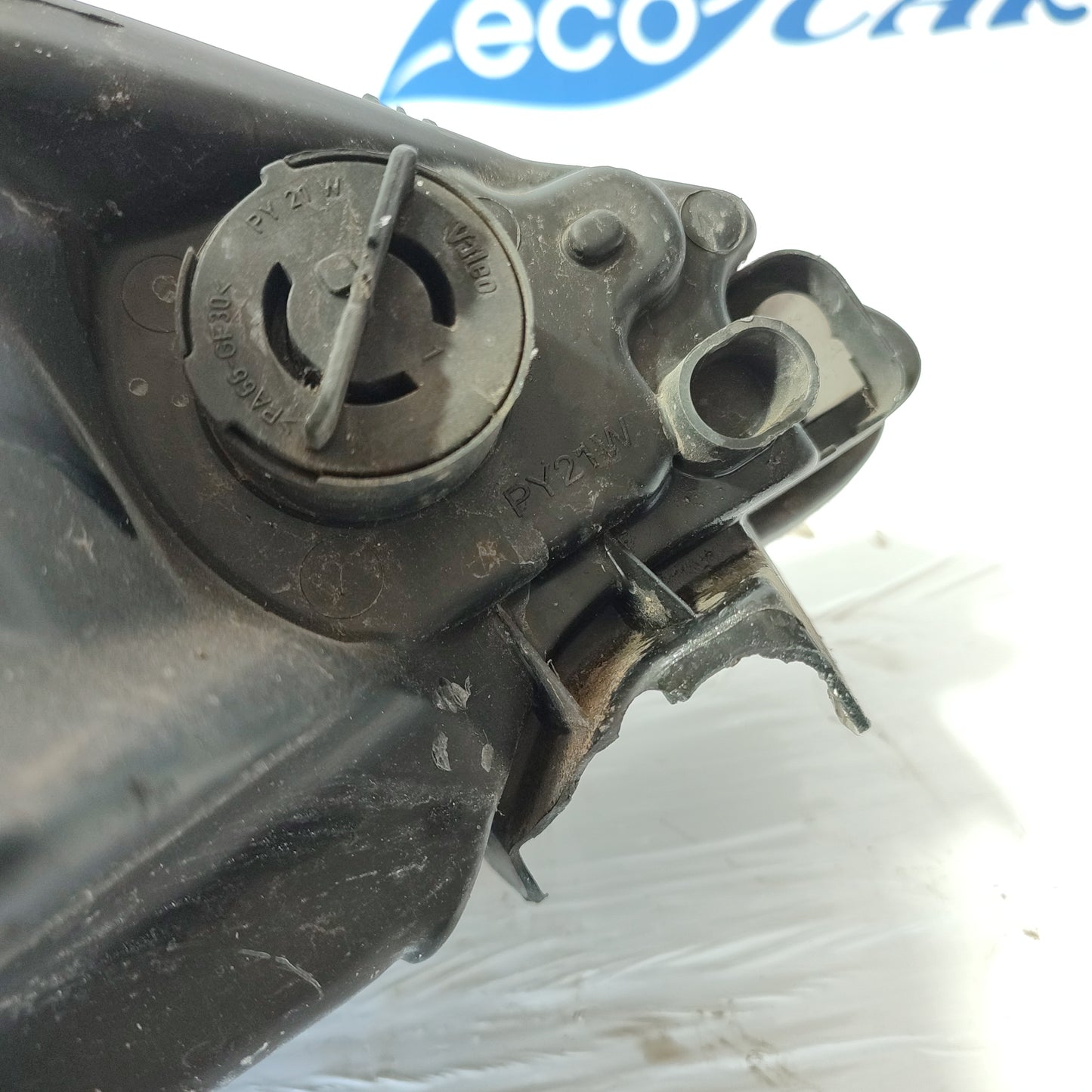 Left front light Peugeot 1007 dark background ecoAG2005