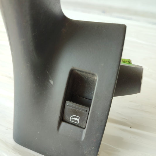 Volkswagen Golf 5 ecoAG2077 front right control panel