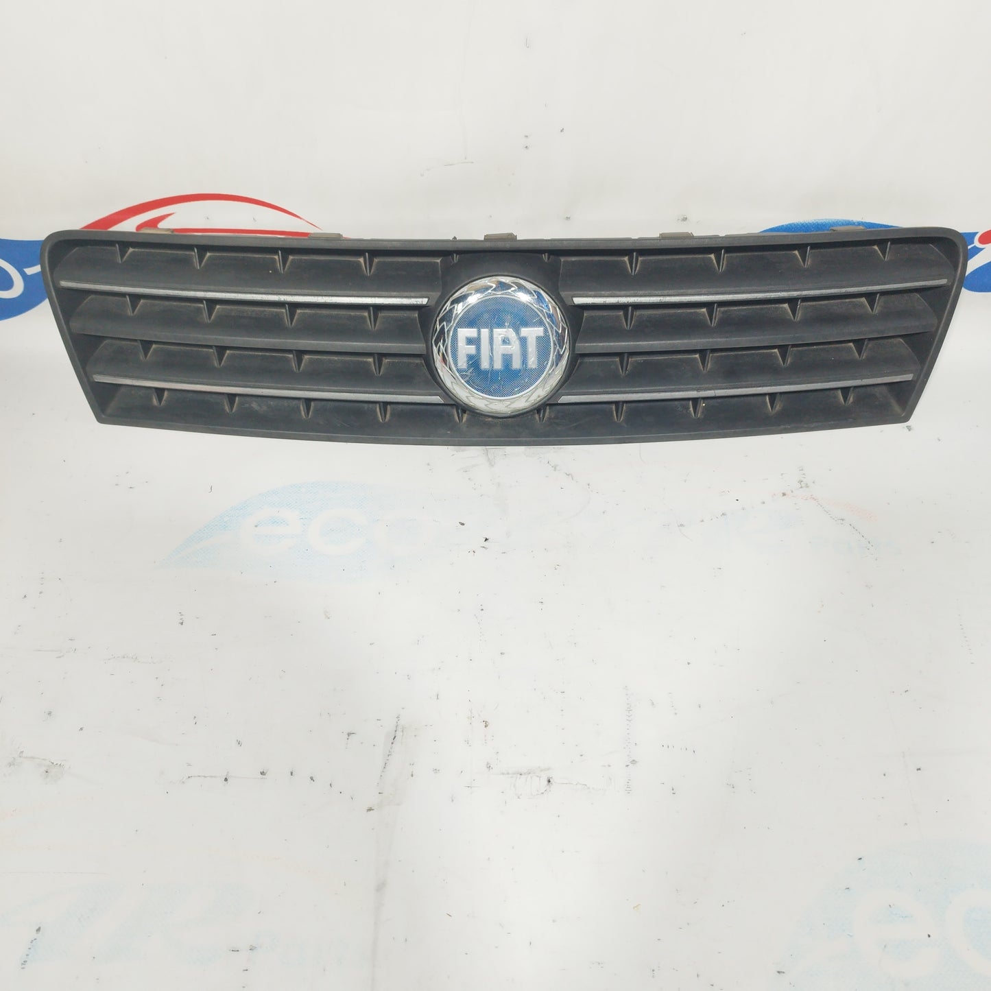 Schwarze Fiat Punto Facelift-Maske (2005) Code 46849441 ecoac4406
