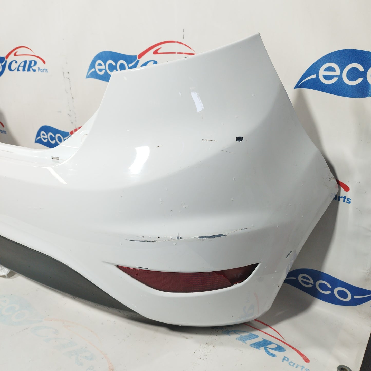Paraurti posteriore bianco Ford Fiesta 2011 ecoAC4415
