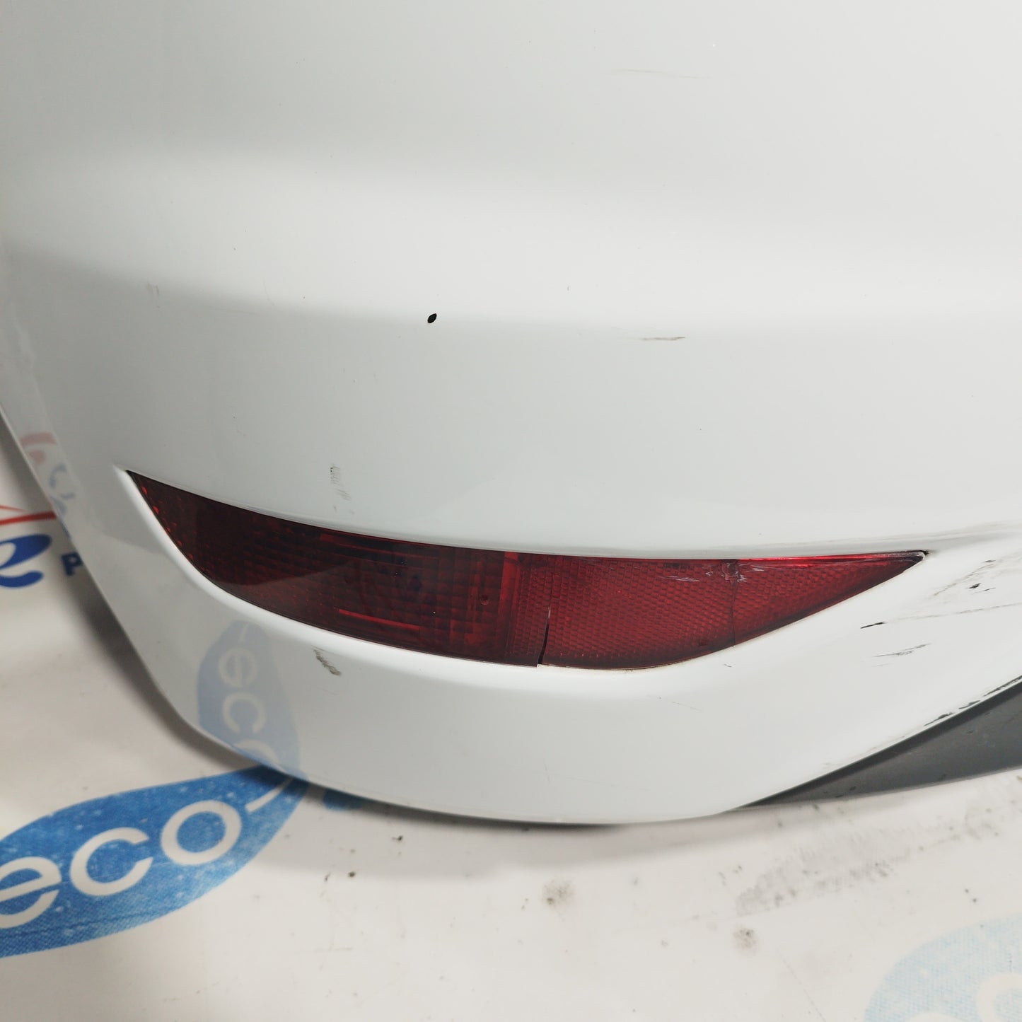 Paraurti posteriore bianco Ford Fiesta 2011 ecoAC4415