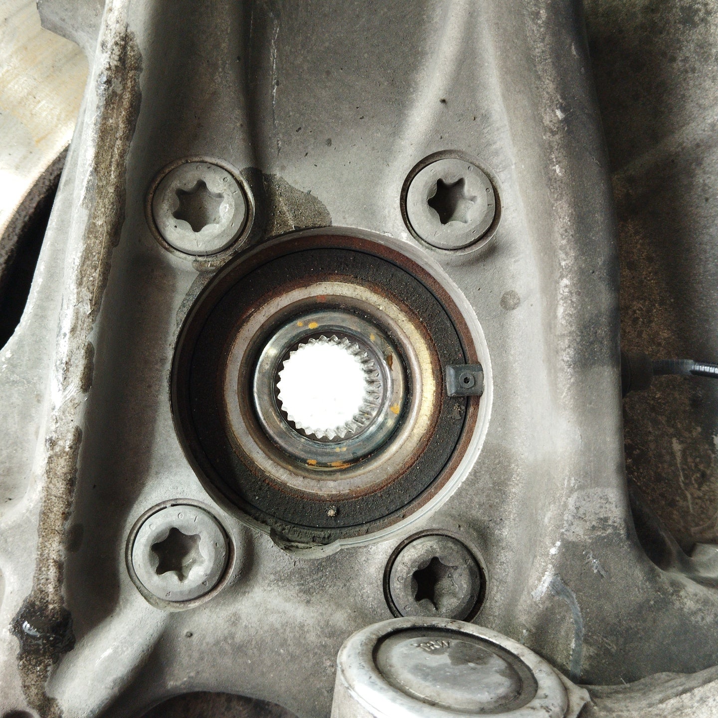 Front left hub Alfa Romeo Stelvio 2.2 TD 2019 ecoAG2329