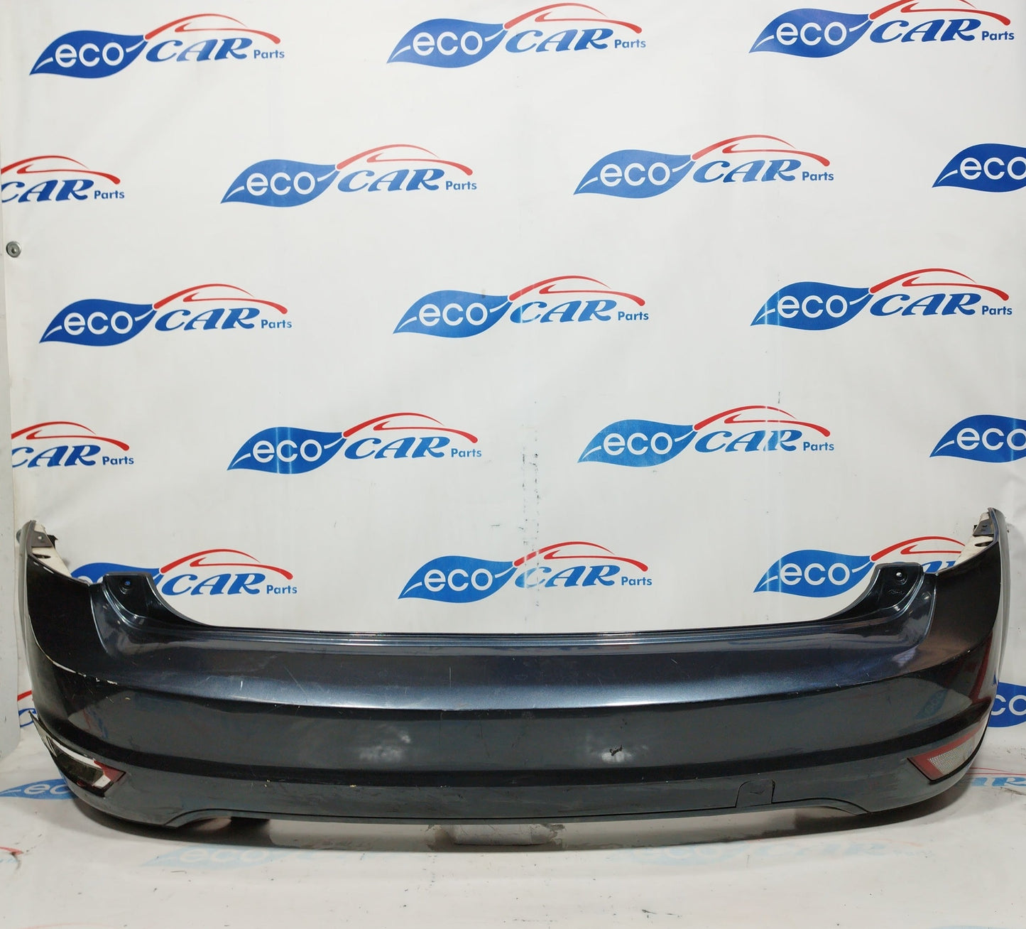 Dunkelgraue Heckstoßstange Ford Focus 2007 Limousine ecoAC4491