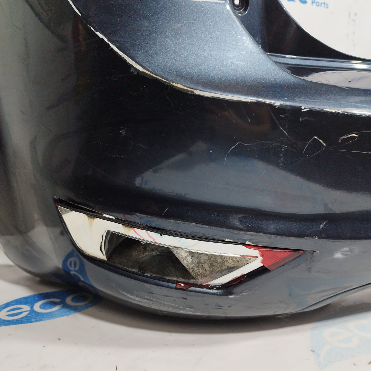 Dunkelgraue Heckstoßstange Ford Focus 2007 Limousine ecoAC4491