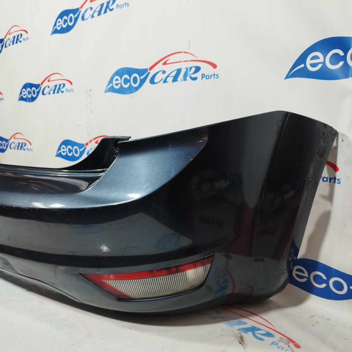 Dunkelgraue Heckstoßstange Ford Focus 2007 Limousine ecoAC4491