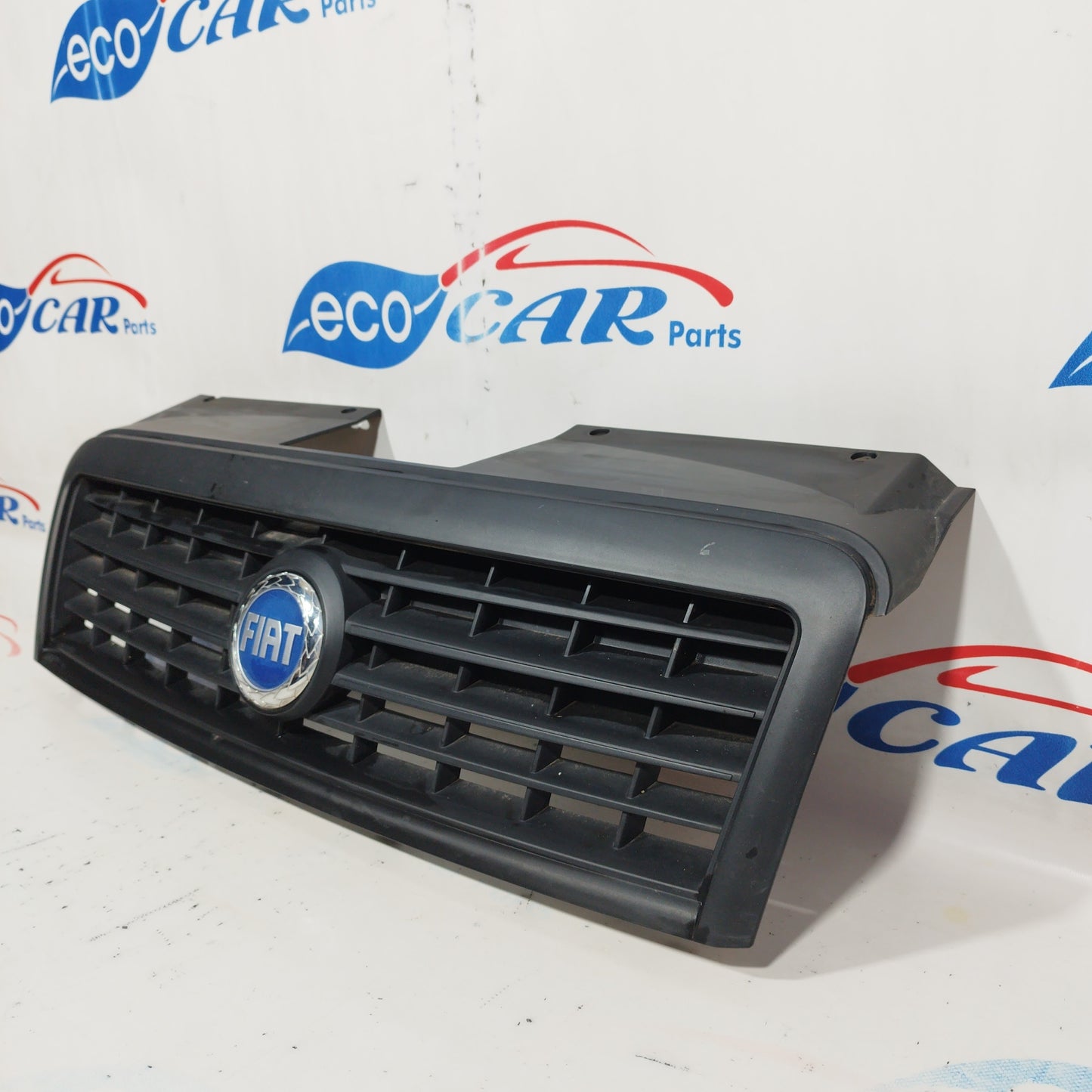 Front mask / grille Fiat Doblo 2009 code: 735395576 ecoAC4492