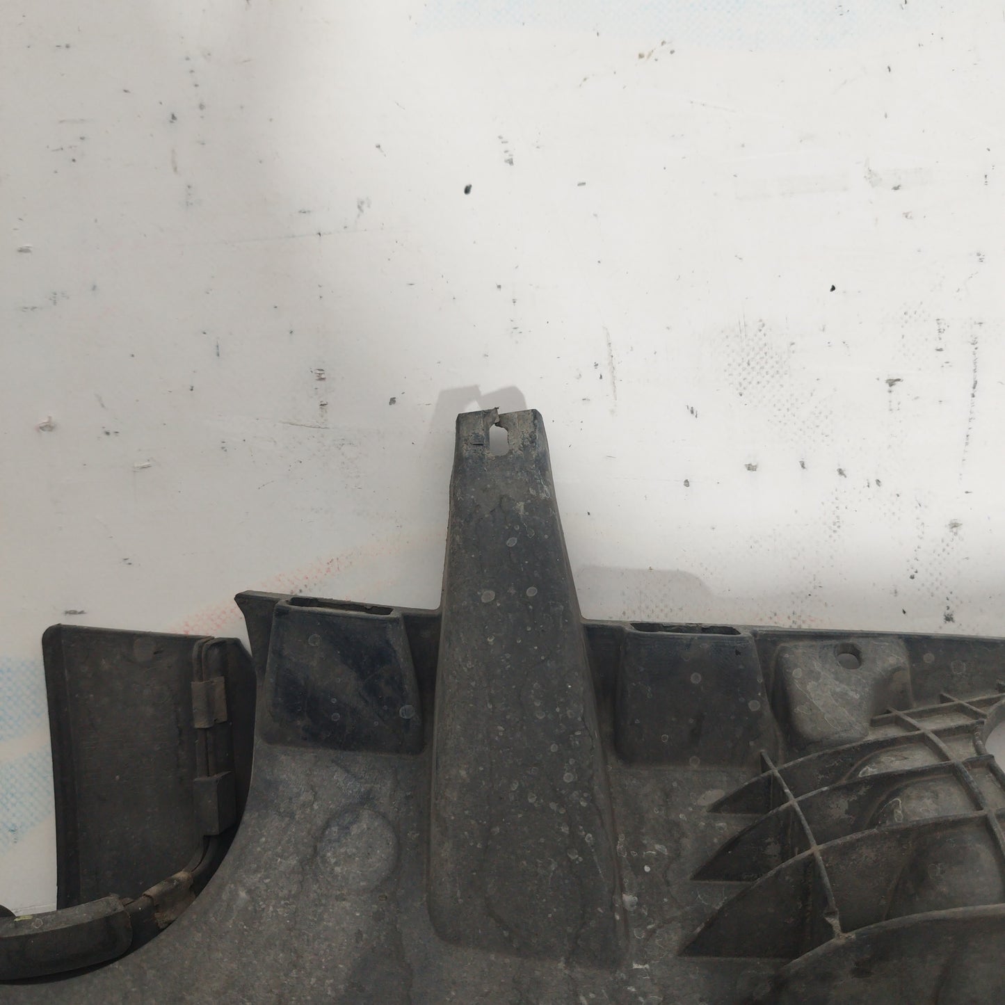 Schwarzer Kunststoff-Heckstoßfänger mit Parksensoren BMW X3 e83 2004 ecoAC4531