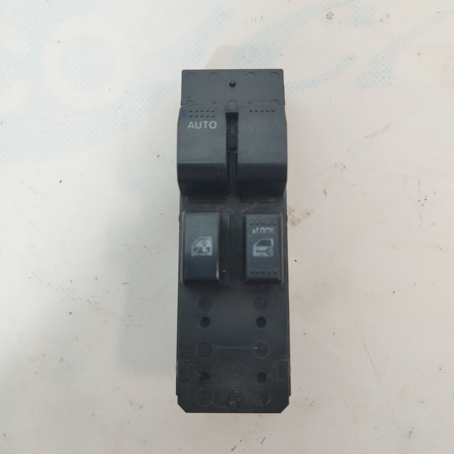 Front left control panel with 2 buttons Suzuki Swift 2009 code: 62j10 2722t ecoAC4672