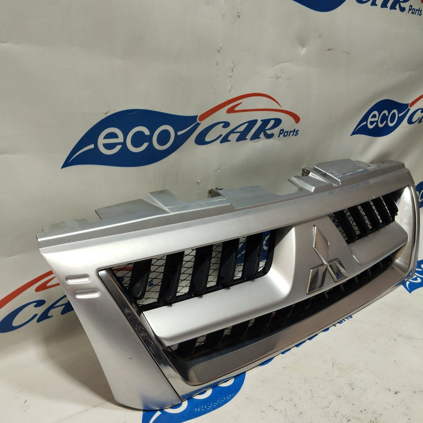 Silver gray front grille Mitsubishi Pajero 2005 ecoAG2537