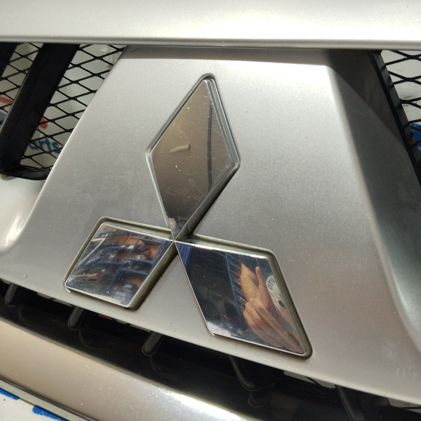 Silver gray front grille Mitsubishi Pajero 2005 ecoAG2537