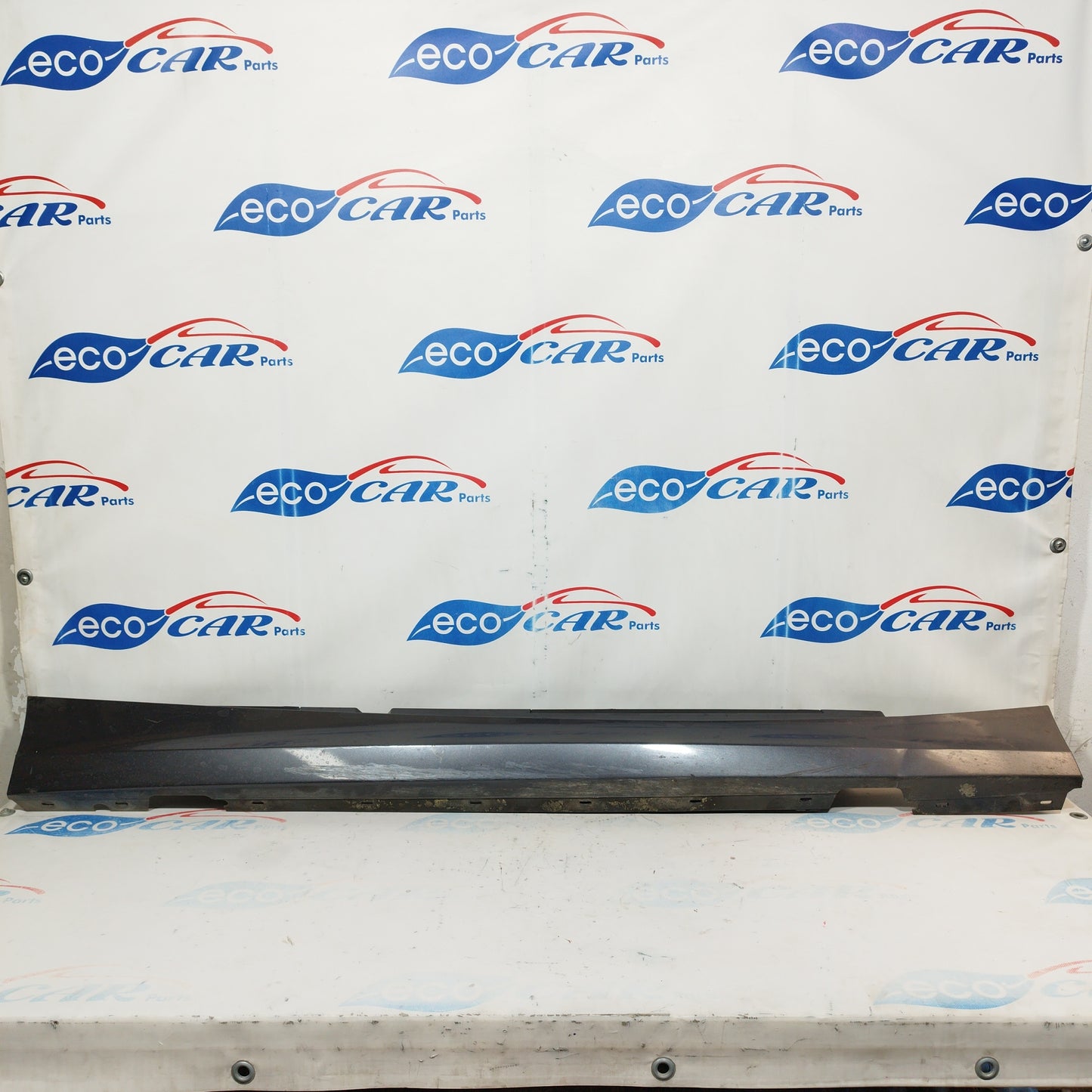 Dark gray right side skirt BMW series 1 2007 code: 5177-7184354 ecoAC4843
