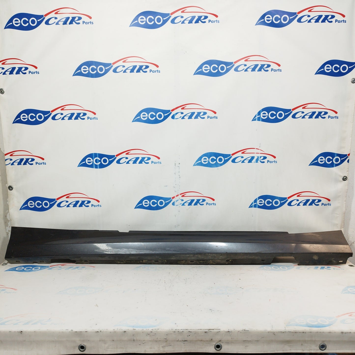 Dark gray right side skirt BMW series 1 2007 code: 5177-7184354 ecoAC4843